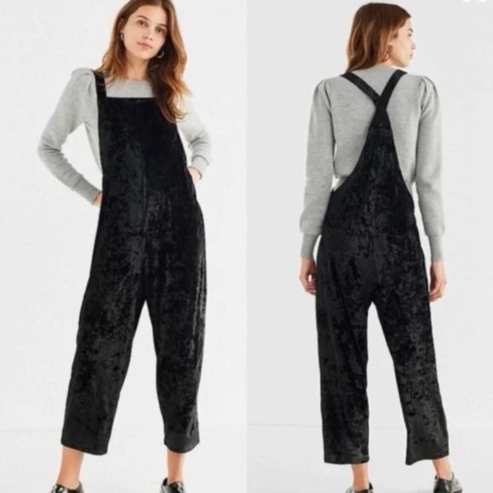Urban Outfitters • Black Velvet Cropped Overalls